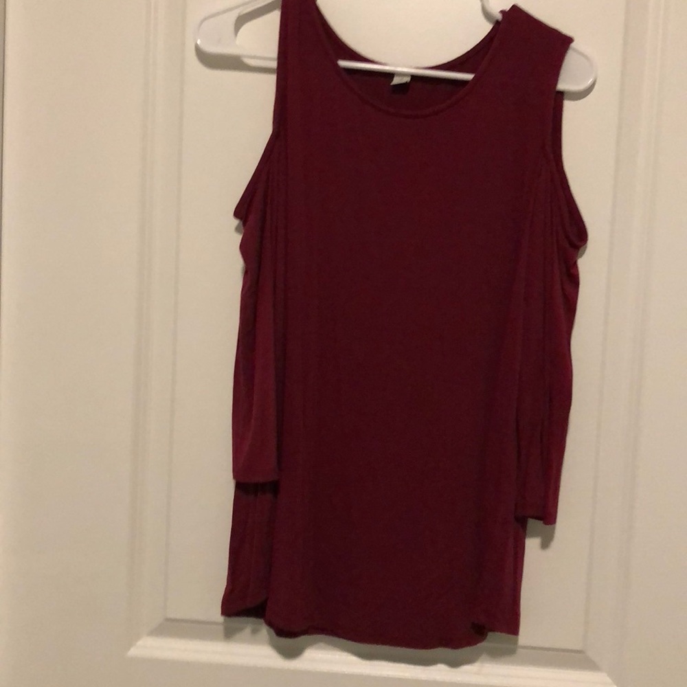Maroon shirt three-quarter inch sleeve shirt.